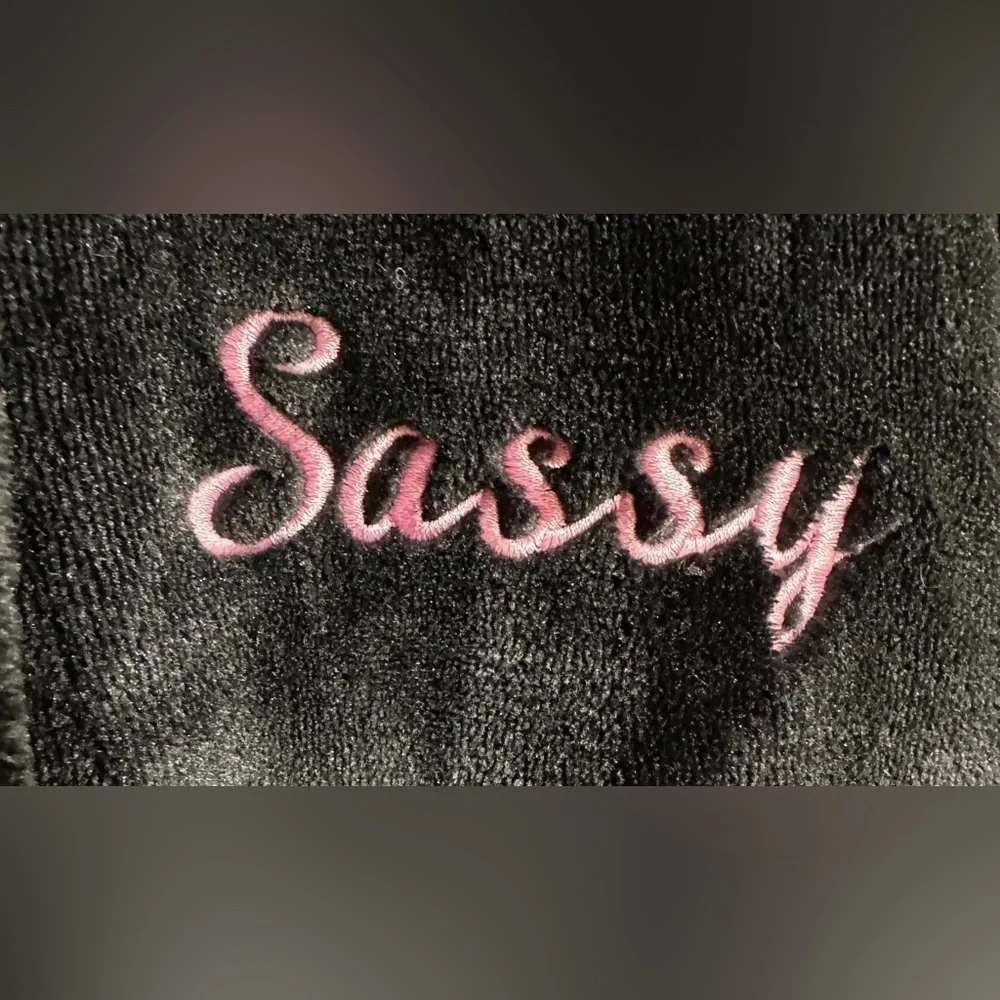 PersonalizationMall.com Kimono Style Robe Black Fleece One Sz Embroider “Sassy”